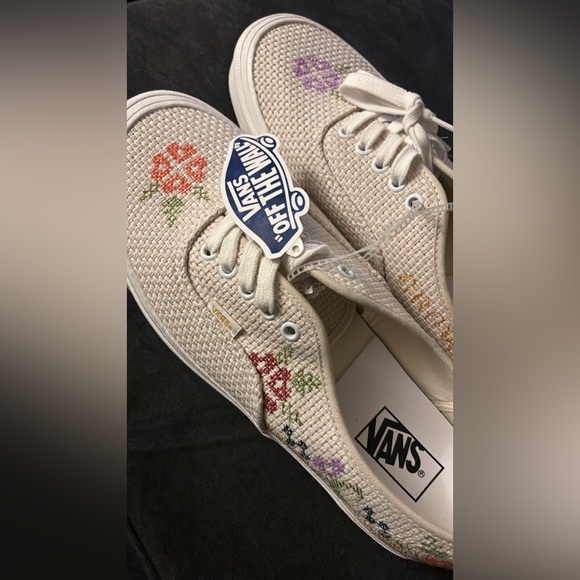 Vans - Picture 3 of 3